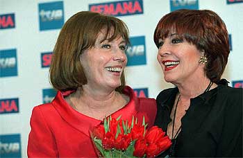 Mercedes Sampietro (izquierda) y Concha Velasco, anoche en Madrid.