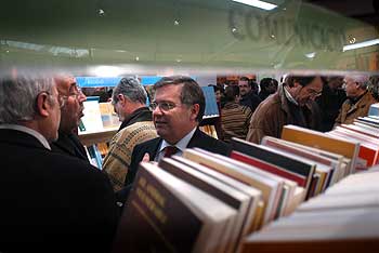 Solidaridad en la apertura de la Llibreria universitaria