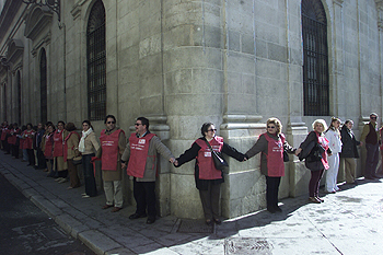 Cadena humana contra el cierre de Altadis