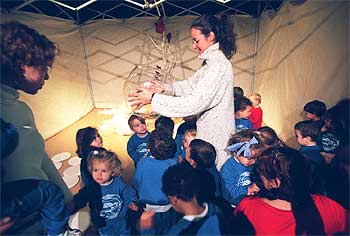 Un momento de la función para niños en la sala Tribueñe de Madrid.
