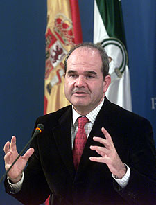 Manuel Chaves, en la rueda de prensa de ayer.