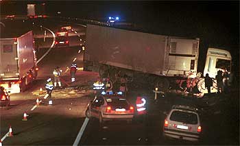 Doce muertos y seis heridos por el tráfico en 24 horas