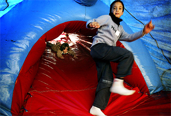 Un mundo de juegos en el recinto ferial de Montjuïc