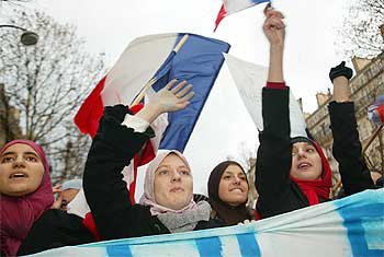 Manifestación de mujeres a favor del 'hiyab' en Francia