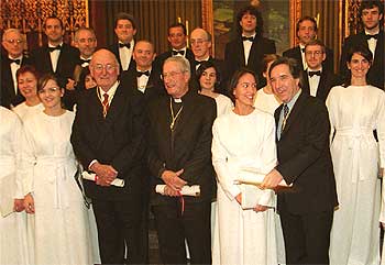 Juan Celaya, José María Setién e Iñaki Gabilondo, medallas de Oro de Guipúzcoa, con el Orfeón Donostiarra.