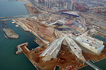 Vista aérea de la zona de Barcelona donde se celebrará el Fórum, tomada el pasado 18 de diciembre.