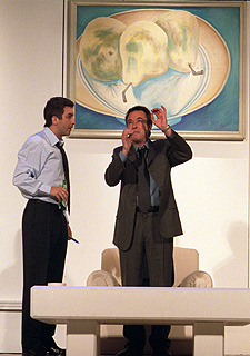 De izquierda a derecha, Ricardo Darín y Óscar Martínez, en un ensayo de la obra 'Art'.