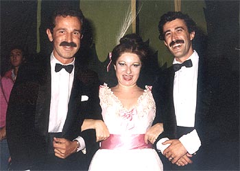 Julio Galán (izquierda), Mariella Devia (soprano) y Emilio Sagi, director de escena de  Don Pasquale,  en Oviedo.