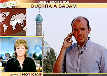 Carlos Hernández, durante una transmisión desde Bagdad para Antena 3.