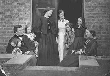 Una foto de la familia Terry tomada por Lewis Carroll.