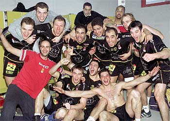 Los jugadores del Ciudad Real celebran la victoria.