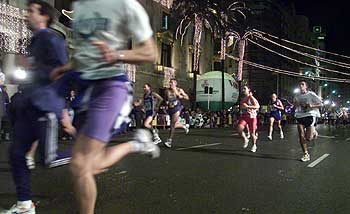 La San Silvestre atrae a un divertido pelotón de corredores