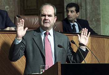 Chaves, durante el último pleno de la legislatura, donde abrió el debate sobre la reforma del Estatuto.
