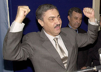 El ex primer ministro argelino Alí Benflis, durante una conferencia de prensa ayer en Argel.