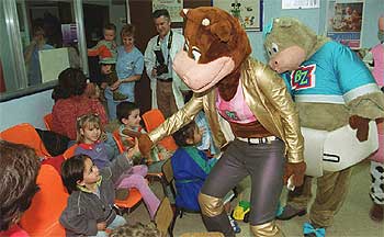 Betizu con los niños hospitalizados