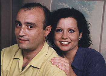 El matrimonio Loli y Fernando Coll, en España.