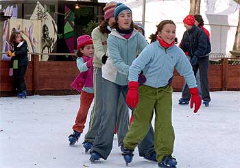 UN LAGO HELADO EN LA CIUDAD.