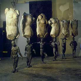 'Equilibrios 2' (1999), obra en bronce de Juan Bordes.