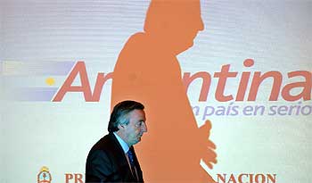 El presidente argentino, Néstor Kirchner, en un acto en Buenos Aires, el pasado noviembre.