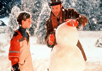 El actor Michael Keaton, en una escena del filme  Jack Frost. 