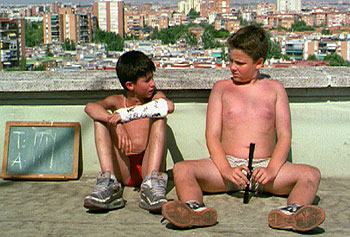 Adam Jezierski y Adrián Gordillo, en  Sueños,  de Daniel Guzmán.