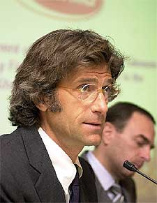 Guido Barilla, presidente de la firma de pasta Barilla, en abril de 2002 (izquierda).