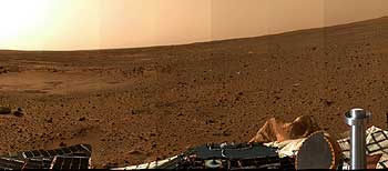 Una de las primeras imágenes en color que el robot Spirit mandó desde la superficie de Marte.rnrnLa imagen del DVD con el código secreto ha sido tomada por una de las cámaras panorámicas del robot todoterreno Spirit.