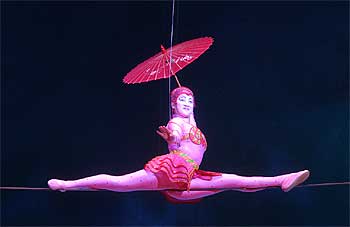 El Circo del Sol abre su gran carpa por primera vez en Sevilla