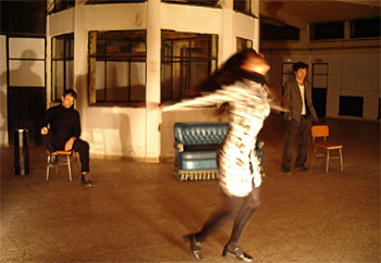 Ensayo de 'Recuer Dos Interferi Dos', de Harold Pinter.