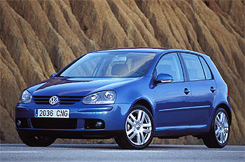 El nuevo Golf mantiene una línea moderna, deportiva y con clase. El frontal tiene personalidad, y el lateral musculoso conserva la columna ancha que le distingue. Pero cuesta diferenciarlo del modelo anterior.