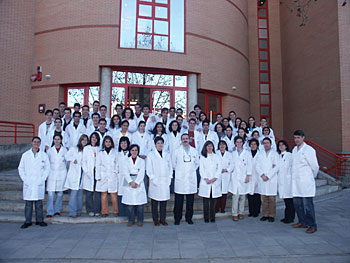 Alumnos de Bachillerato realizan prácticas de laboratorio en la Facultad de Químicas