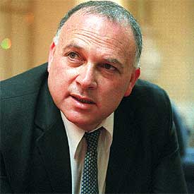 "Sharon se rindió a la presión social y erigió la valla"