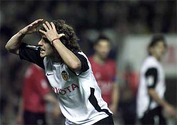 Aimar protesta una jugada.