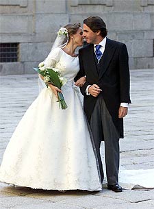 José María Aznar, con su hija Ana, el día de su boda, en el monasterio de El Escorial.