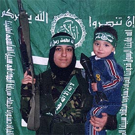 Con su hijo, antes del atentado suicida