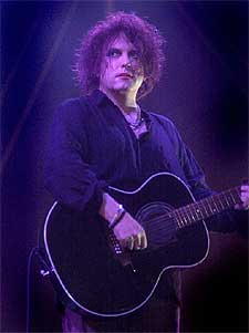 Robert Smith, líder de The Cure, en Benicàssim en 2002.