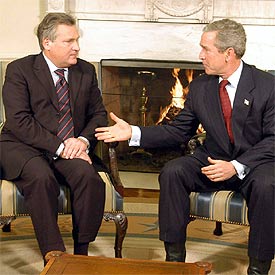 BUSH DICE 'NO' AL PRESIDENTE POLACO.