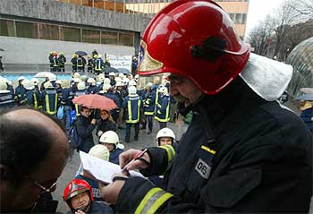 Los bomberos reclaman su jubilación a los 55 años