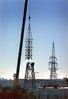 Desguace de la antepenúltima torre de alta tensión del Besòs
