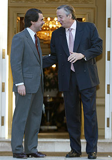 Aznar y Kirchner, ayer en La Moncloa.
