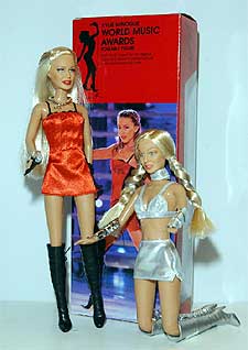 La muñeca Kylie Minogue, con sus trajes de Dolce & Gabbana.