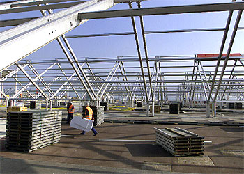Un mar metálico en la explanada del Fòrum