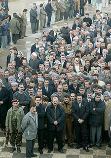 Kurdos, en el funeral de los muertos en los atentados de Erbil del lunes.