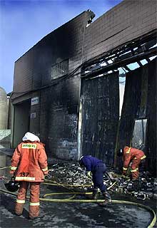Un incendio destruye una fábrica en Alboraia