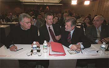 Felipe González, Jesús Caldera, Juan Carlos Rodríguez Ibarra y Vicente Álvarez Areces, durante la reunión del comité federal.