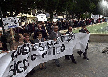 Tercera concentración a favor del edil de Orihuela denunciado por acoso sexual