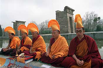 La espiritualidad vuelve al templo de Debod.