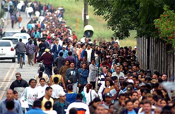 Casi 20.000 demandantes optan a 600 empleos en Brasil