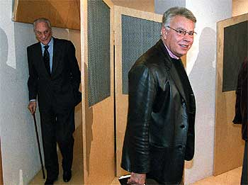 Felipe González y José Luis de Vilallonga (a la izquierda), ayer, en el Círculo de Lectores.