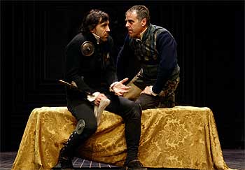 Israel Elejalde y Chema Muñoz, en un ensayo de  El caballero de Olmedo,  de Lope de Vega.